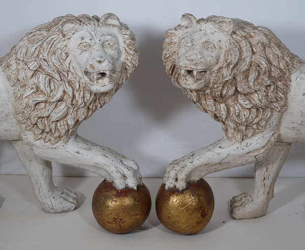 Large Pair Of Lions In Patinated Wood Italy Late 19th Century