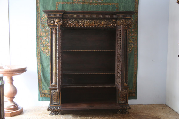 Grande armoire grillagée, richement sculptée et dorée, style baroque, Italie XXes