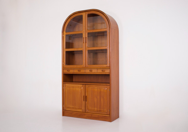 Beleuchtete Vitrine – Dänischer Schrank.