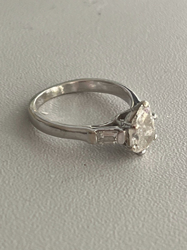 5341- Bague Or Gris Diamant Poire 1,00 Ct