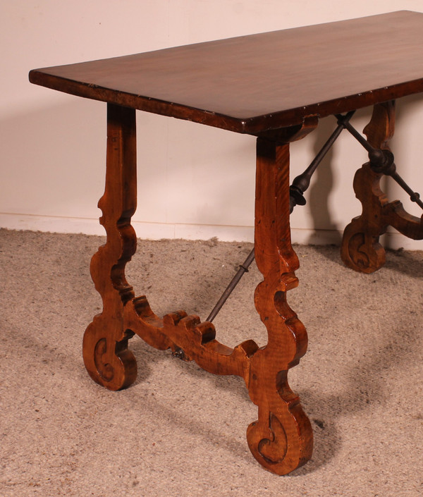 Catalan Console In Walnut -18th Century - Spain