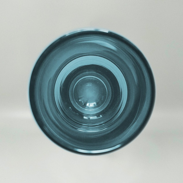 Vaso azzurro sorprendente degli anni '70 #1376 di Tamara Aladin Vase per Riihimaki/Riihimaen Lasi Oy