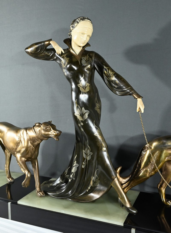 Grande scultura "En Promenade", firmata Menneville et Rochard - 1930