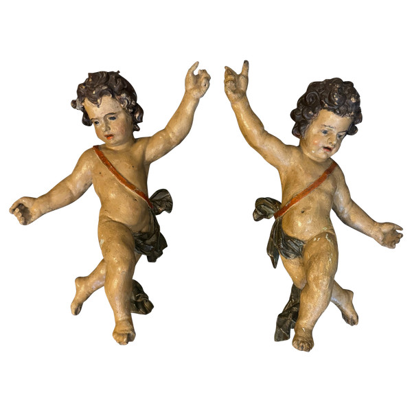 Paire de putti en bois sculpté et peint du XVIIIème (Anges, cupidons)