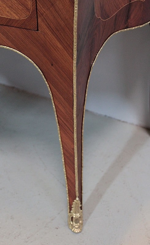 Louis XV chest of drawers in 18th century marquetry