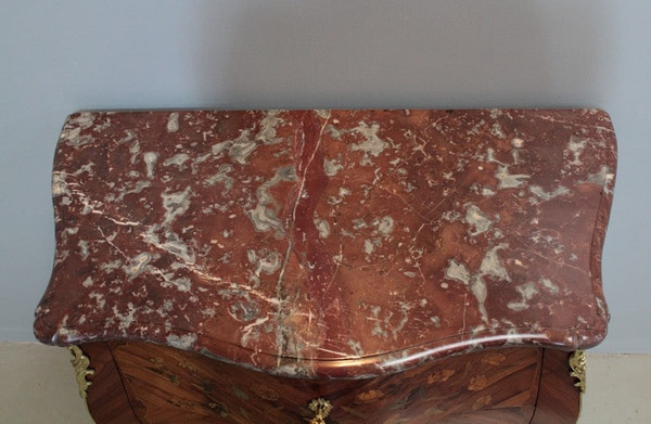 Louis XV chest of drawers in 18th century marquetry