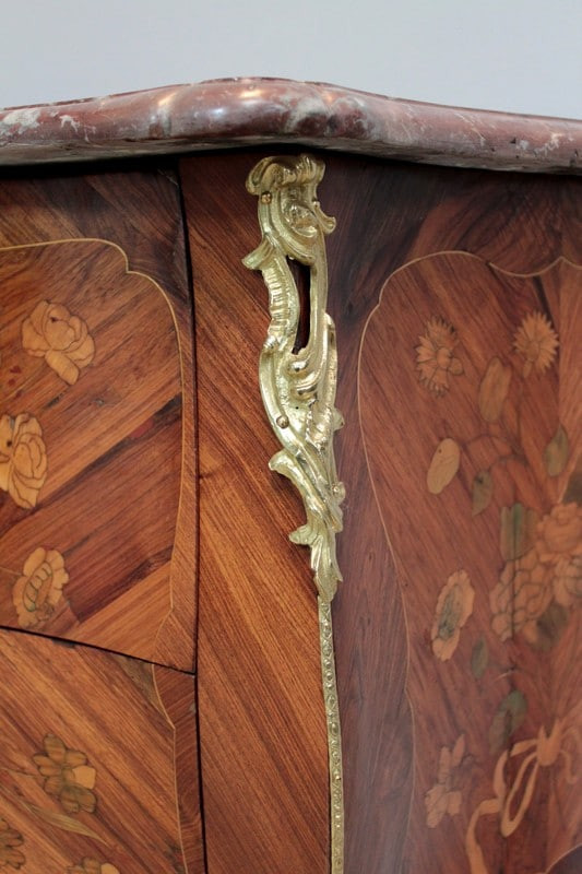 Louis XV chest of drawers in 18th century marquetry