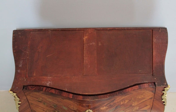 Louis XV chest of drawers in 18th century marquetry