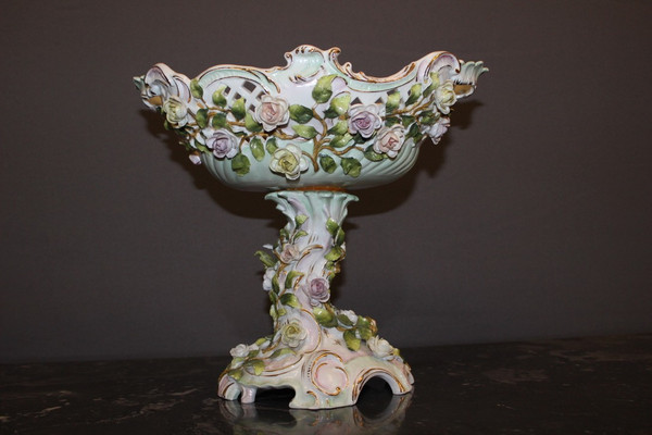 Coupe En Porcelaine à Décor d'Angelot Et De Fleurs Vers 1900