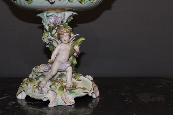 Coupe En Porcelaine à Décor d'Angelot Et De Fleurs Vers 1900