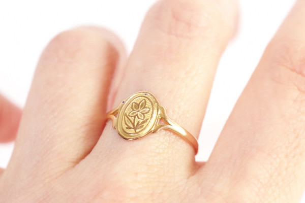 French Victorian pansy ring in 18k gold, Regional ring, Poitou, pansy flower, French regional ring