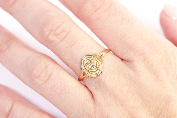 French Victorian pansy ring in 18k gold, Regional ring, Poitou, pansy flower, French regional ring