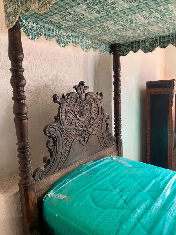 18th century canopy bed