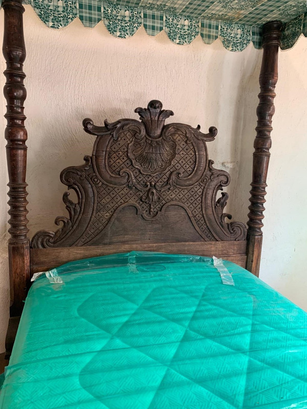 18th century canopy bed