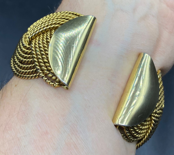 GOLD METAL BRACELET