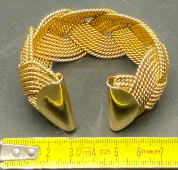 GOLD METAL BRACELET