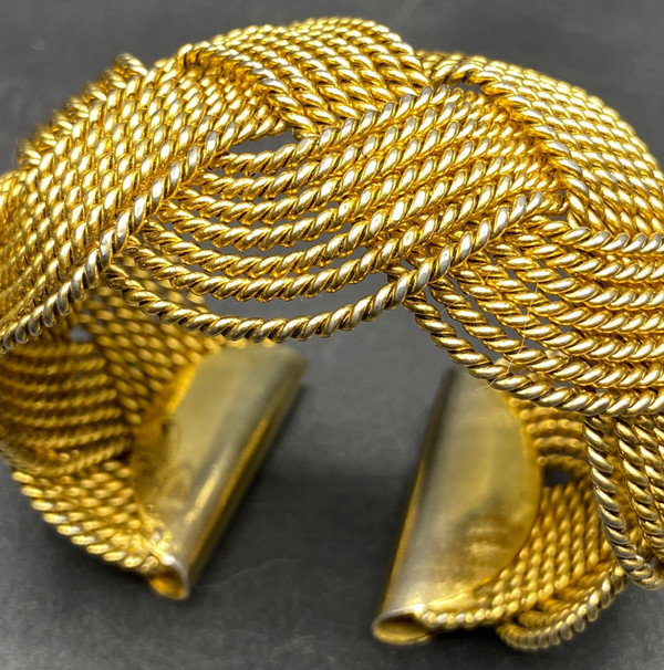 GOLD METAL BRACELET