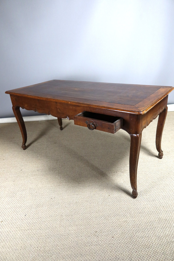 Walnut table XIX