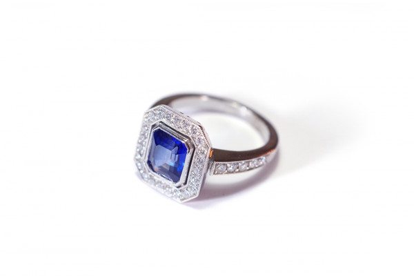 Art Deco style sapphire ring in 18k white gold, pre-owned sapphire ring, natural sapphire