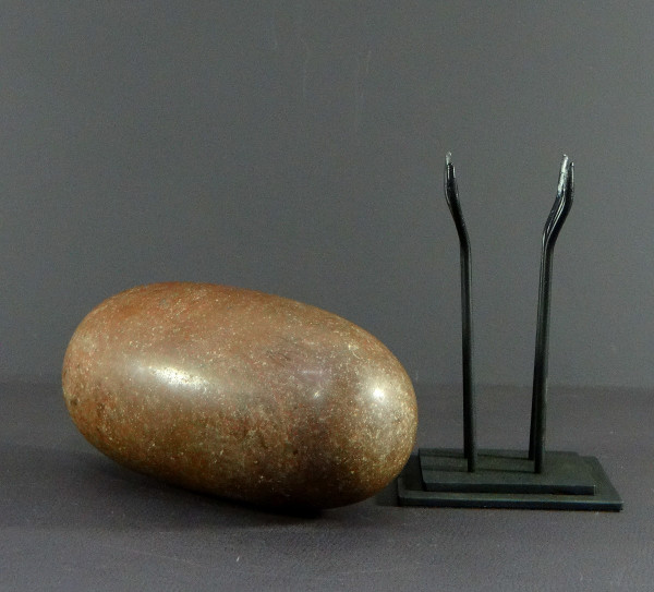 Inde, Début Du XXème Siècle, Pierre Brune De Shiva Lingam De Forme Ovale, Parfaitement Polie.