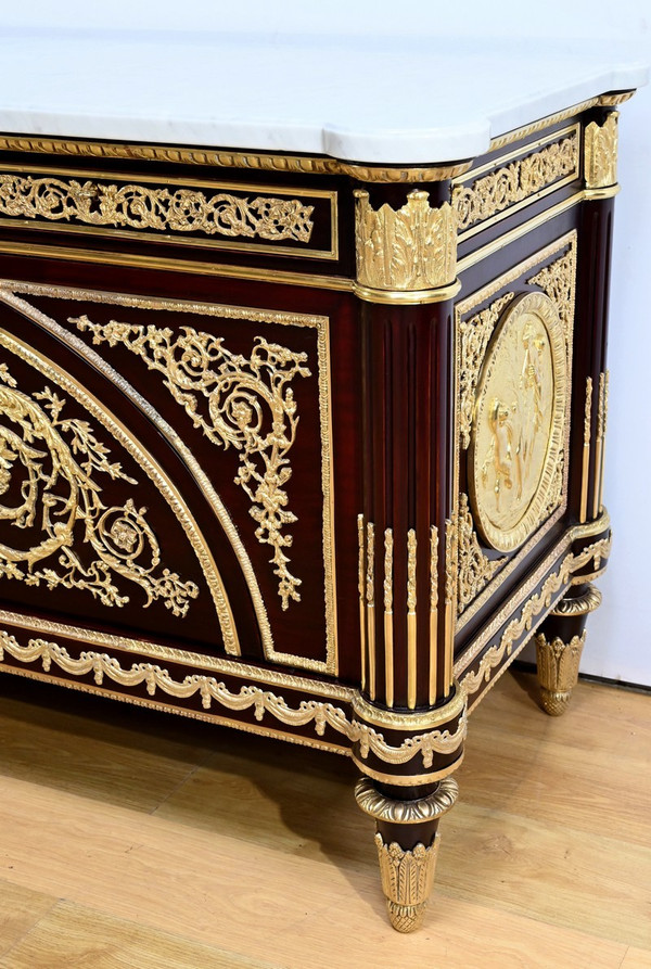 Commode d’Apparat « Marie-Antoinette » en Acajou, d’après G.Benneman et J.Stöckel – Début XXe