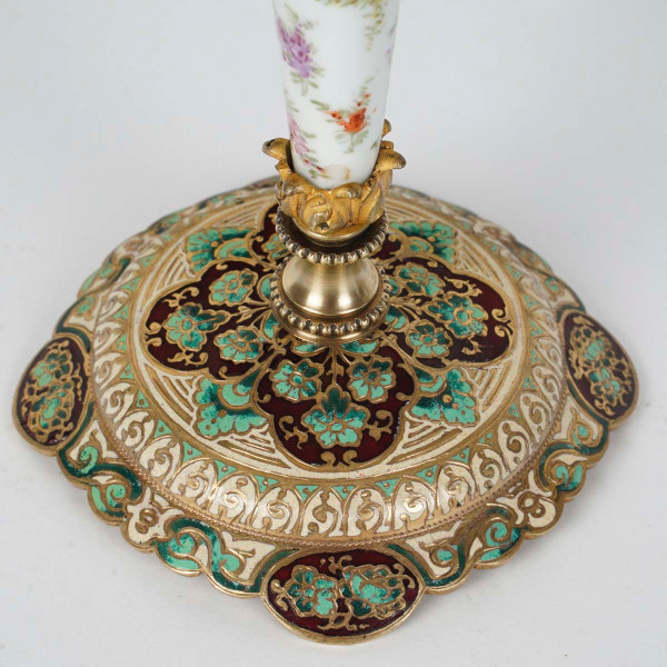 Une Paire De Bougeoirs En Bronze Cloisonnées Et Porcelaine Fin XIXè Siècle