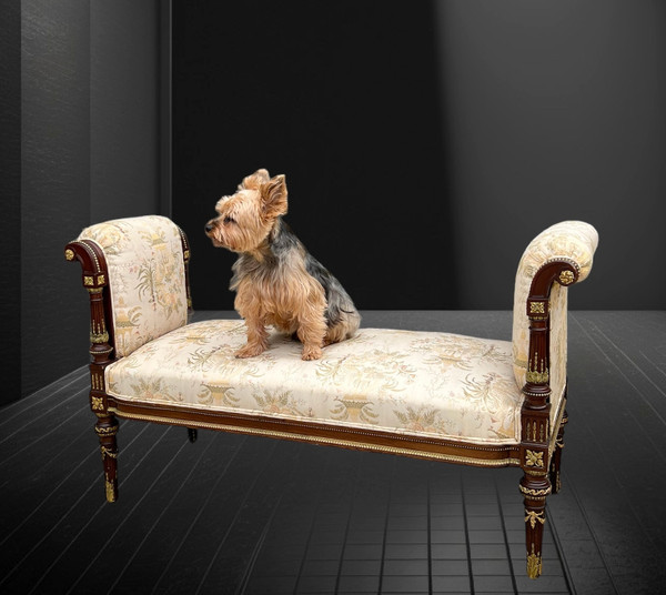  BANQUETTE / WINDOW SEAT / IN MAHOGANY DECORATED WITH ORMOLU IN THE LOUIS XVI STYLE