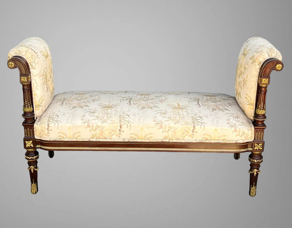  BANQUETTE / WINDOW SEAT / IN MAHOGANY DECORATED WITH ORMOLU IN THE LOUIS XVI STYLE