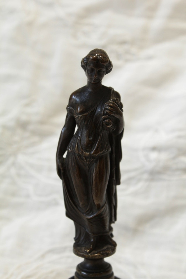 Bronze sculpture of an antique woman, late 19th century