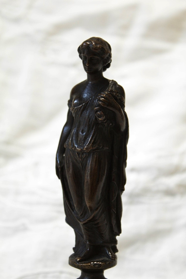 Bronze sculpture of an antique woman, late 19th century