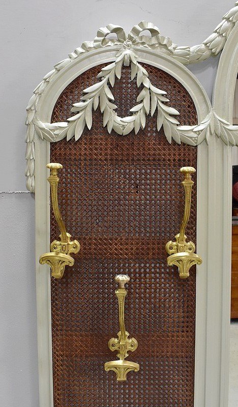 Important Cream Wall Cloakroom, with Mirror and Cannage, Louis XVI taste - 1900