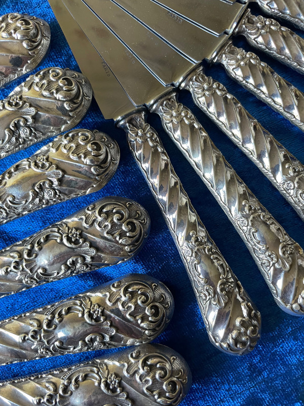 24 table and dessert knives.