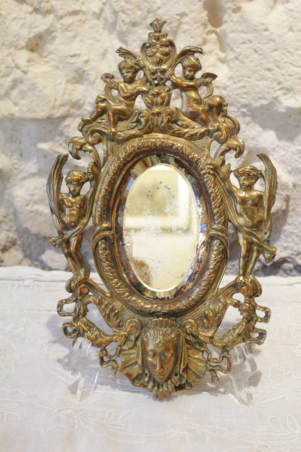 Miroir en bronze à décor d'angelots et mascarons fin 19ème siècle