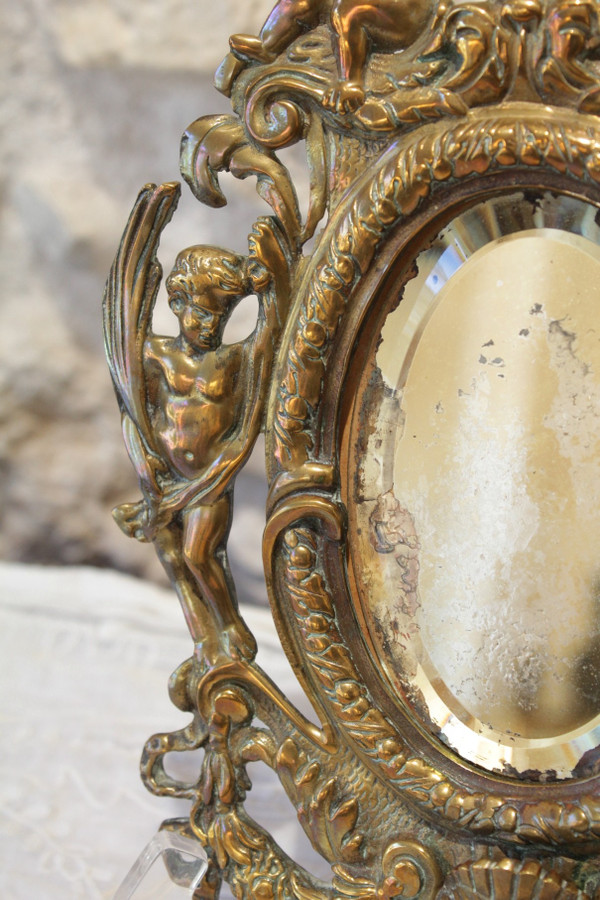 Miroir en bronze à décor d'angelots et mascarons fin 19ème siècle