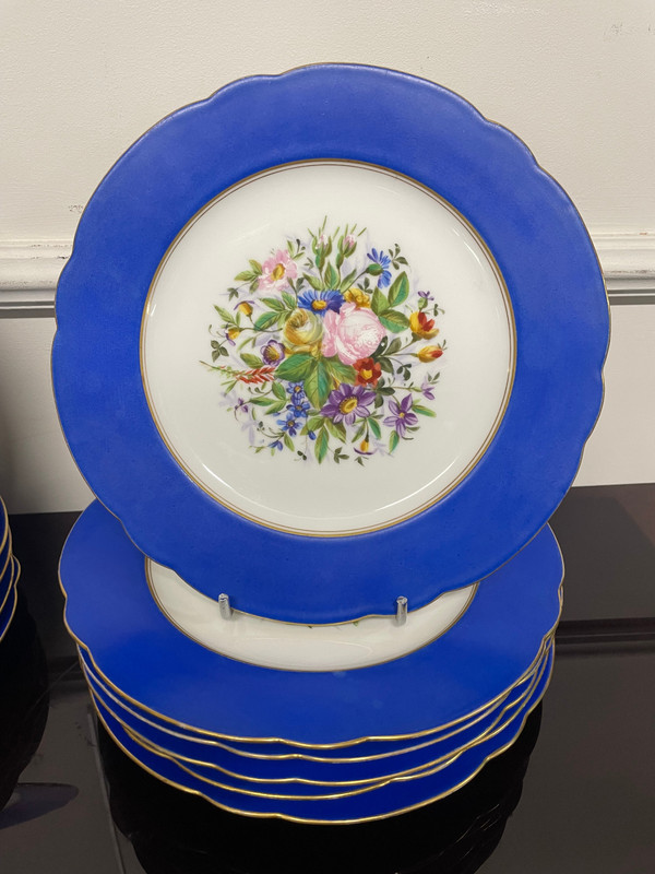 Suite De 12 Assiettes En Porcelaine Décor Fleurs Peint A La Main Charles Pillivuyt