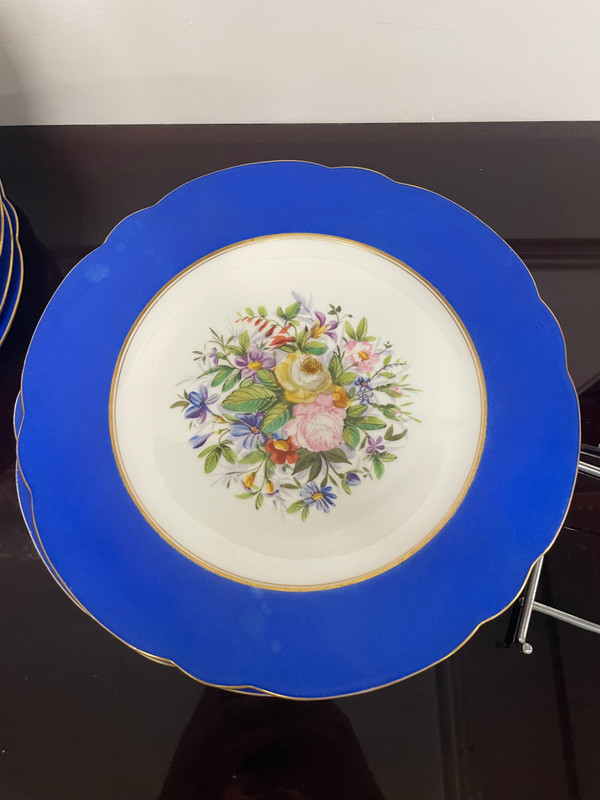 Suite De 12 Assiettes En Porcelaine Décor Fleurs Peint A La Main Charles Pillivuyt