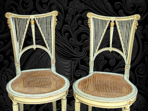 PAIRE DE CHAISES EN BOIS DES ANNÉES 1900 PEINT EN VERT ET DORÉ STYLE LOUIS XVI