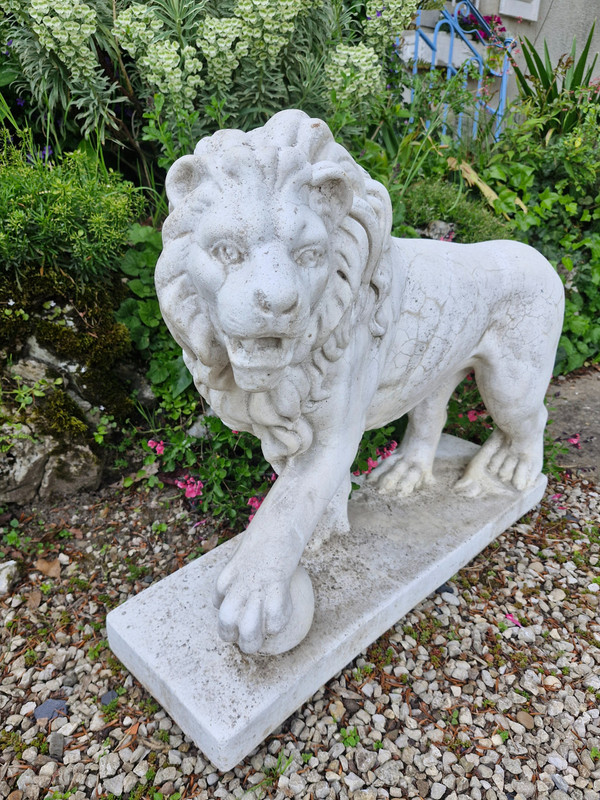 Pair of stone lions, garden decoration