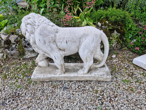 Pair of stone lions, garden decoration