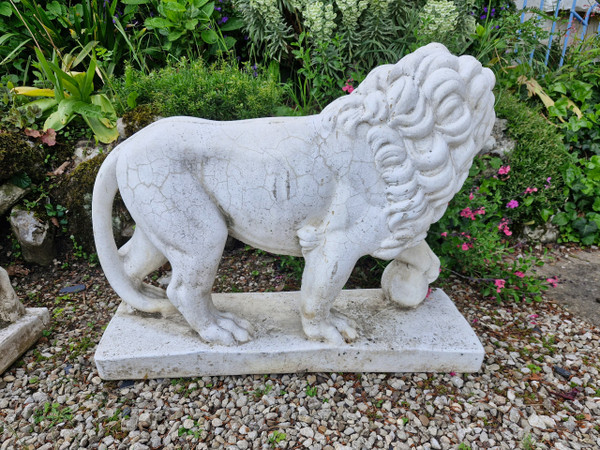 Pair of stone lions, garden decoration