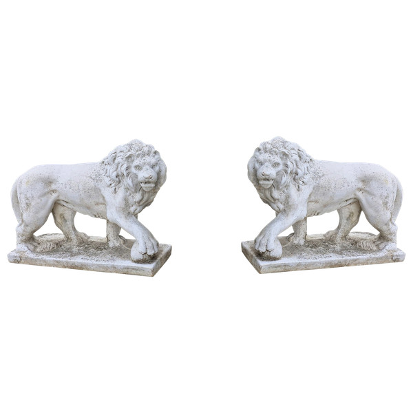 Pair of stone lions, garden decoration