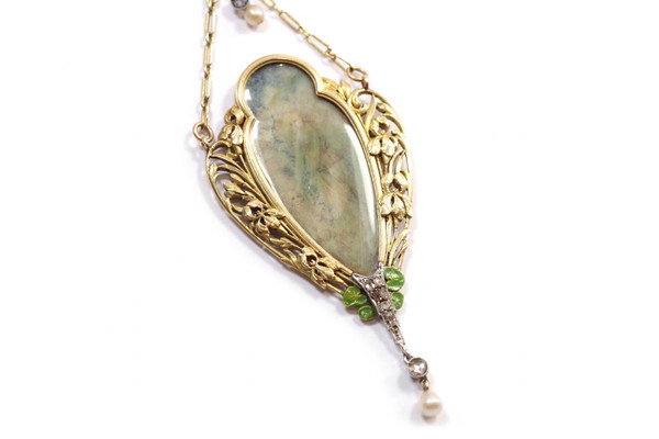 French Art Nouveau iris water lilies necklace in 18k gold, Art Nouveau diamond and pearl necklace