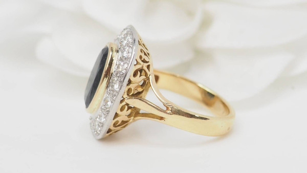 Two-tone gold, sapphire and diamond pompadour ring