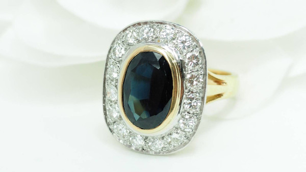 Two-tone gold, sapphire and diamond pompadour ring