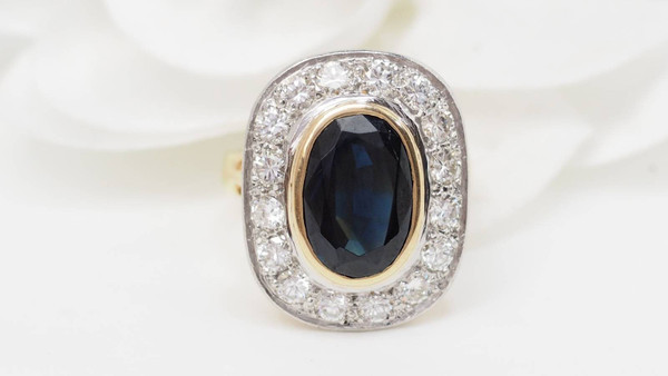 Two-tone gold, sapphire and diamond pompadour ring