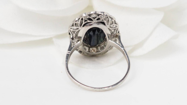 Ring Pompadour aus Platin mit Saphir und Diamanten