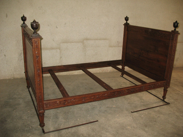 Late 18th century carved oak alcove bed complete with rails and casters