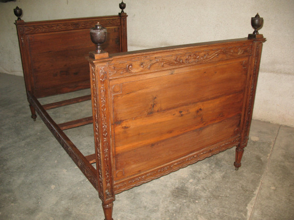 Late 18th century carved oak alcove bed complete with rails and casters