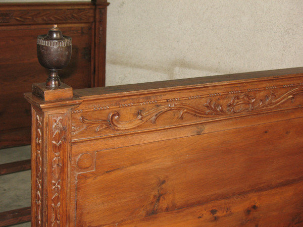 Late 18th century carved oak alcove bed complete with rails and casters