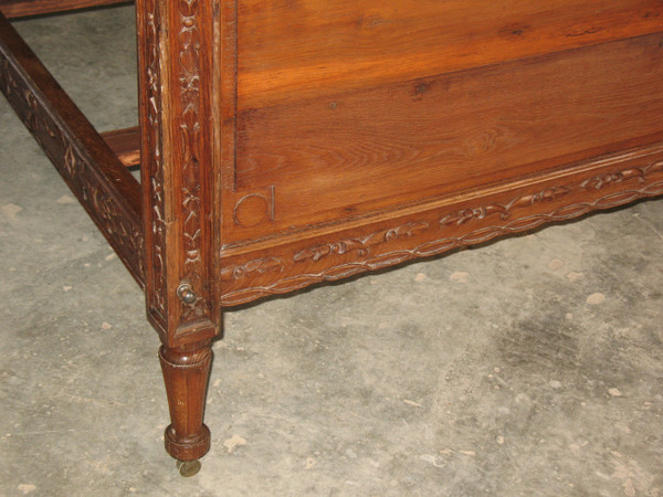 Late 18th century carved oak alcove bed complete with rails and casters